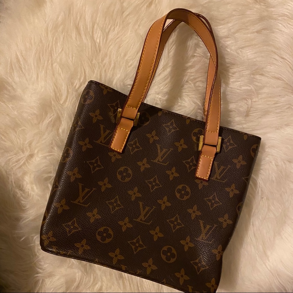 NOT AUTHENTIC Louis Vuitton purse